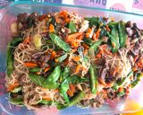 Foto del paso 3 de la receta: Fideos de arroz salteados con carne y verduras