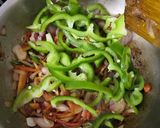 चिकन एग रोल (chicken egg roll recipe in marathi) रेसिपी स्टेप 3 फोटो