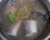 Foto langkah ke 2 dari resep Sup Asam Segar Ikan Gabus.