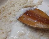 A picture of step 2 of Doodh main sooji ka halwa😋.