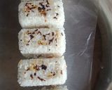 Foto langkah ke 7 dari resep "Onigiri ayam jagung" Bekal Suami.