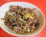 Foto del paso 5 de la receta: Carne en hebras (cocción lenta) ideal para rellenar sándwich, empanadas, lasaña, económica y fácil 🤗
