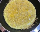 صورة لخطوة 3 من وصفة بيض بالسمسم والجبنه الموزاريلا صحي #دايت 🍳