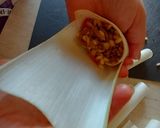 Foto del passaggio 5 della ricetta Involtini di porro con ripieno di carne speziata