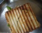 A picture of step 4 of Paneer and mix veg peri peri toast.