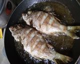 Foto langkah ke 3 dari resep Ikan Kuah Manis.
