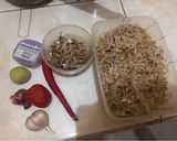 Foto langkah ke 1 dari resep Tauge Cah Teri Asin.