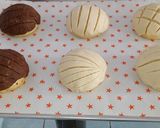 A picture of step 4 of White and Chocolate Conchas.
