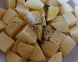 A picture of step 1 of Patate cacio e pepe.