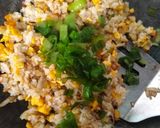 Foto langkah ke 2 dari resep Nasi Goreng Daun Bawang Mommylicious.