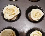 Foto del passaggio 6 della ricetta Dolci di sfoglia al limone a forma di rosa con lemon curd