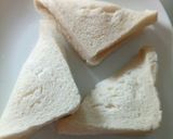 A picture of step 2 of Mozzarella in carrozza - fried mozzarella sandwich.