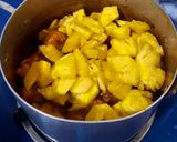 Hình bước làm 3 của món Thịt gà kho thơm (dứa)
