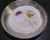 A picture of step 4 of Sindhi dal pakwaan.