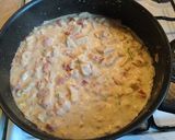 Baconos, újhagymás tejszínes-mustáros csirke recept fázis 4 fotója