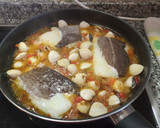 Foto del paso 6 de la receta: Lomos de Bacalao con tomate pimientos y almejas