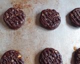 Foto langkah ke 5 dari resep Kukis Cornflake Coklat.