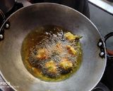 A picture of step 2 of Lauki kay koftay.