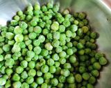 A picture of step 1 of Methi Matar Malai.