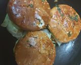 A picture of step 4 of Tawa masala paneer burgar.