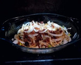 Foto del paso 2 de la receta: Dorada al horno con cebollas, pasas y siete especias libanesas