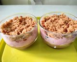 A picture of step 6 of Strawberry biscuit pudding.