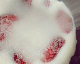 A picture of step 4 of Strawberry Shake.
