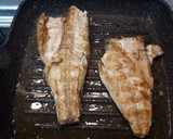 Foto del paso 2 de la receta: Lubina a la plancha con patatas 🍽🐟