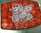 Une image de l'étape 7 de Salade de tomates aux pommes anciennes, oignon rouge et roquefort.