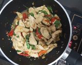 รูปขั้นตอนการทำที่ 4 ของ (คลีน)ผัดกะเพราอกไก่