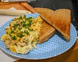 Foto del paso 4 de la receta Desayuno saludable para dieta de huevos revueltos con tostada