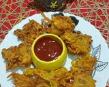 A picture of step 3 of Onion/pyaz ke Pakode.