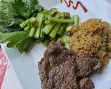 Foto del paso 8 de la receta: Bistec de vacuno con guarnición de Quinoa y Apio