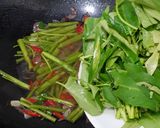 Foto langkah ke 3 dari resep Tumis Kangkung.