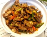 Foto langkah ke 4 dari resep Tumis Pindang Suwir Cabe Ijo.