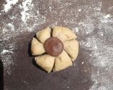 A picture of step 4 of Flower cookies.