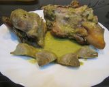 Foto del paso 4 de la receta: Codillo de cerdo con alcachofas en salsa alkale