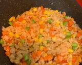 ข้าวผัดซอสมะเขือเทศและผักสามสี วิธีทำสูตร 5 รูป