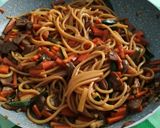 A picture of step 5 of Spaghetti with Stir-Fried Vegetables and Soy Sauce.