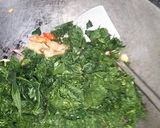Foto langkah ke 3 dari resep Tumis daun singkong + ikan asin.
