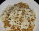 A picture of step 2 of Glass Cheesy maggi.