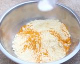 A picture of step 1 of Pareh pakoda.