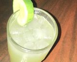 A picture of step 4 of Pineapple and apple drink.
