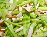 芹菜豆干 / 家常菜的食譜步驟4照片