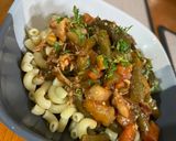 Foto del paso 4 de la receta: Coditos con vegetales y costillas desmenuzadas al estilo del CHEF DIAZ