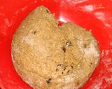 Foto del paso 3 de la receta: "GALLETAS DE HARINA INTEGRAL CON PASAS Y COCHO"