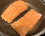 Foto del paso 1 de la receta: Enrollado de salmón