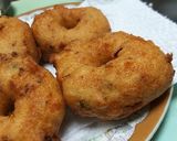 A picture of step 7 of Medu Vada (Urad Daal Vada).
