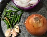 Gambar langkah 1 resipi Sotong Goreng Kunyit.