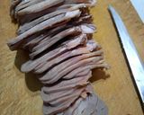 Foto del paso 1 de la receta: Lengua entomatada con puré